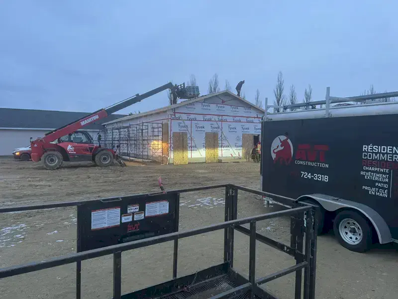 Travaux de toiture résidentielle et commerciale en cours au Nouveau-Brunswick