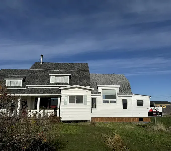 Agrandissement de maison terminé avec extension résidentielle moderne au Nouveau-Brunswick